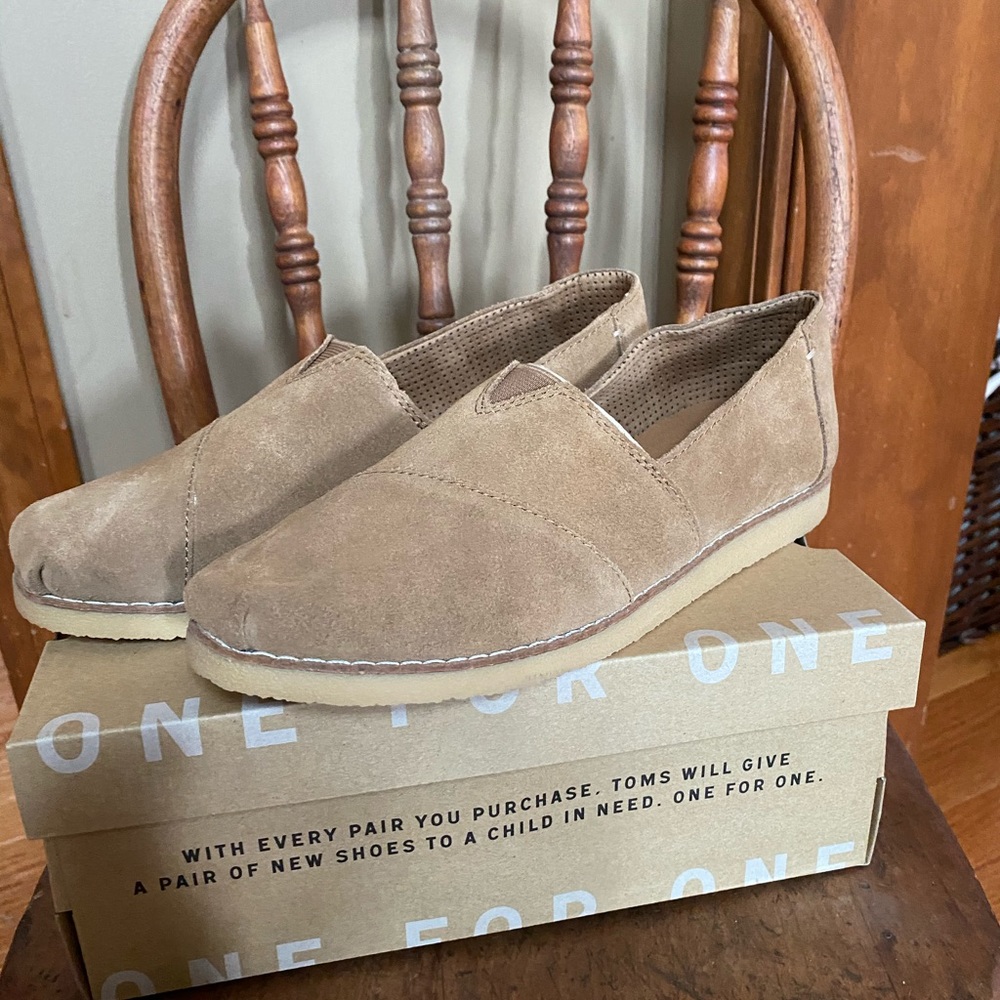 Toms. Suede.